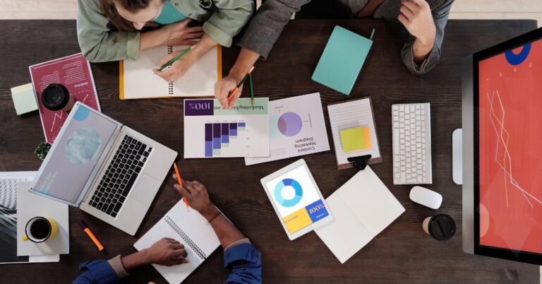 #Branding #MarketingDigital #IdentidadeVisual #FidelizaçãoDeClientes #SEO #EstratégiaDeMarca #Empreendedorismo #Rebranding #UX #AutoridadeNoMercado (1)